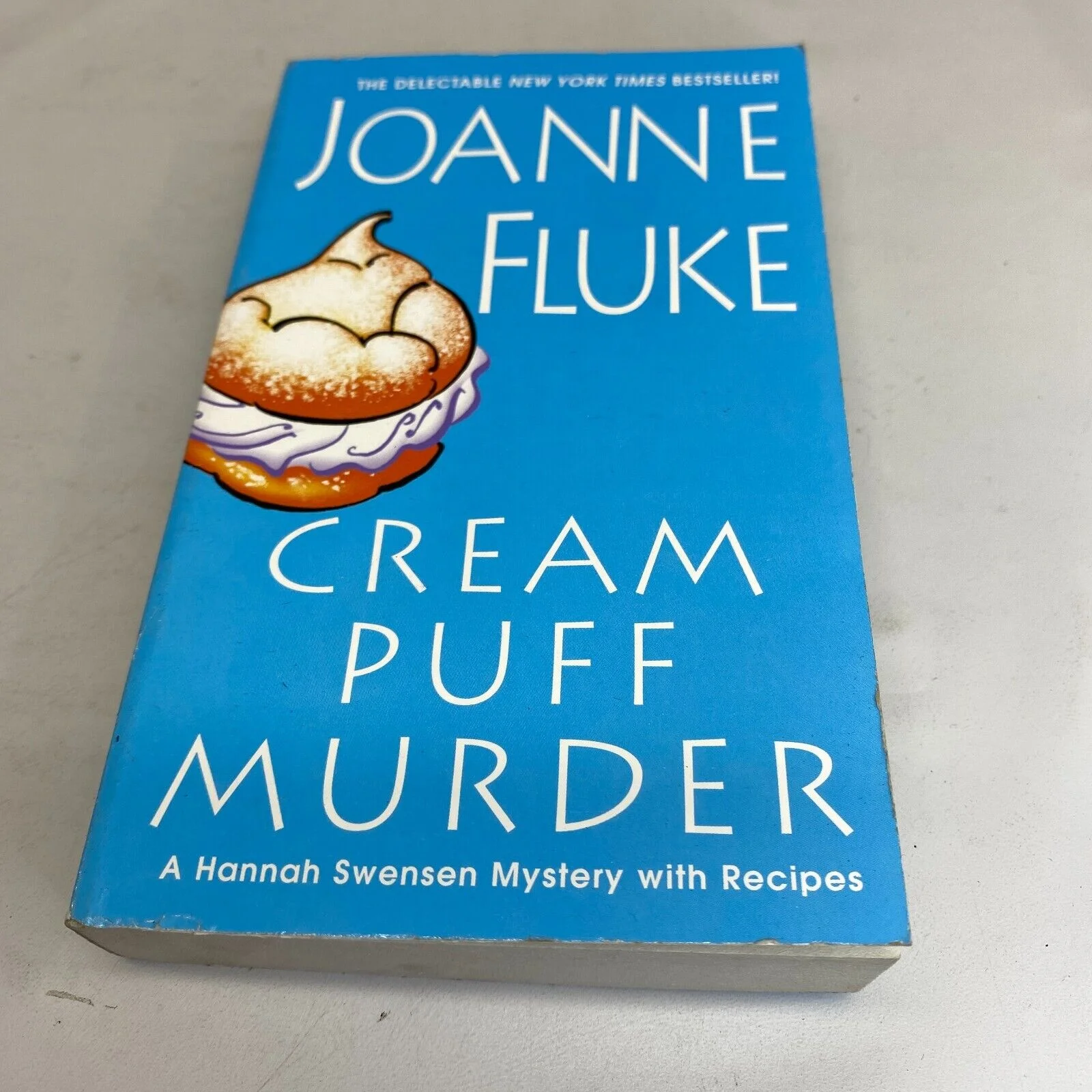 Cream Puff Murder by Joanne Fluke2