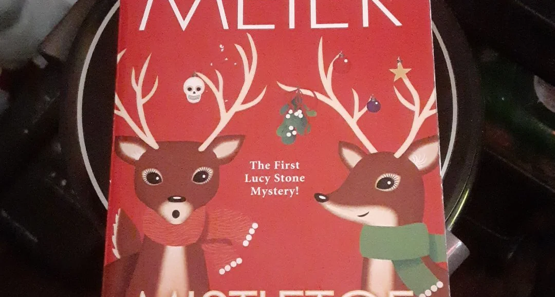 Mistletoe Murder by Leslie Meier